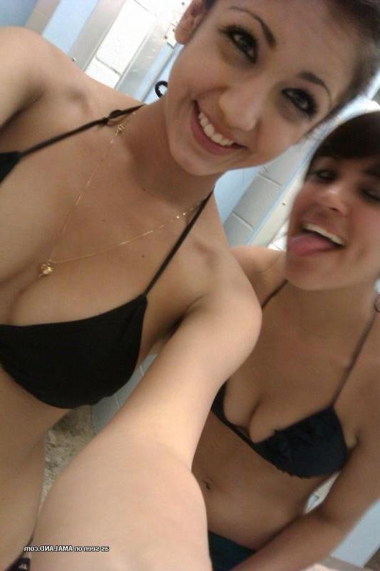 10P Collection of two sexy babes posing in their skimpy bikinis