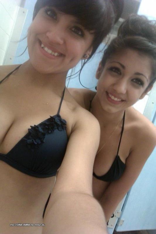 10P Collection of two sexy babes posing in their skimpy bikinis