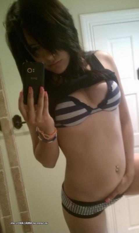 14P Sexy non-nude babe showing her hot tits and fine ass