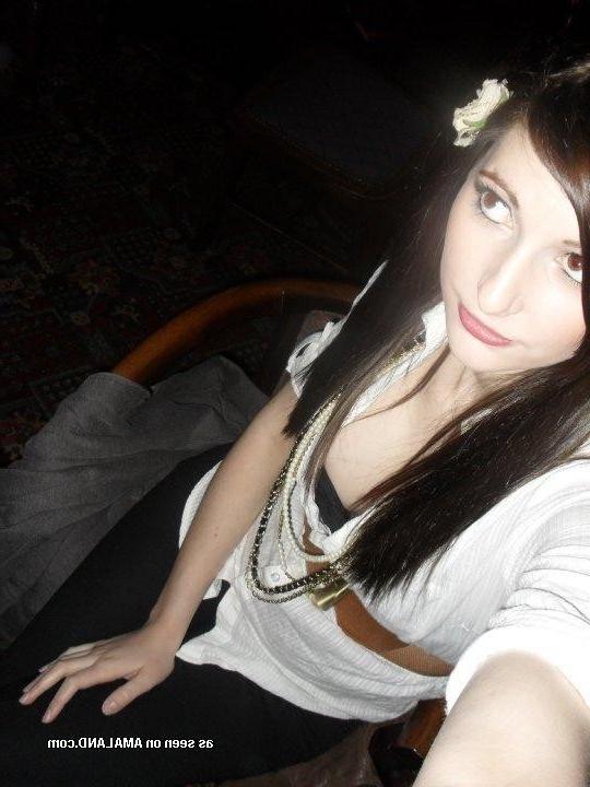 14P Sexy non-nude self-shooting brunette party girl