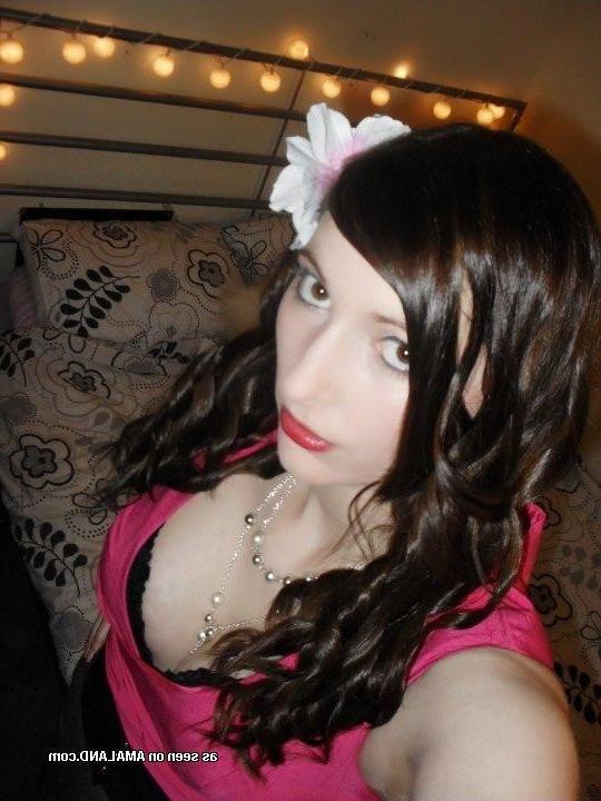 14P Sexy non-nude self-shooting brunette party girl