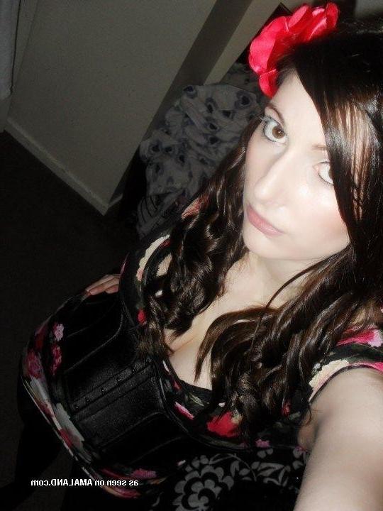 14P Sexy non-nude self-shooting brunette party girl