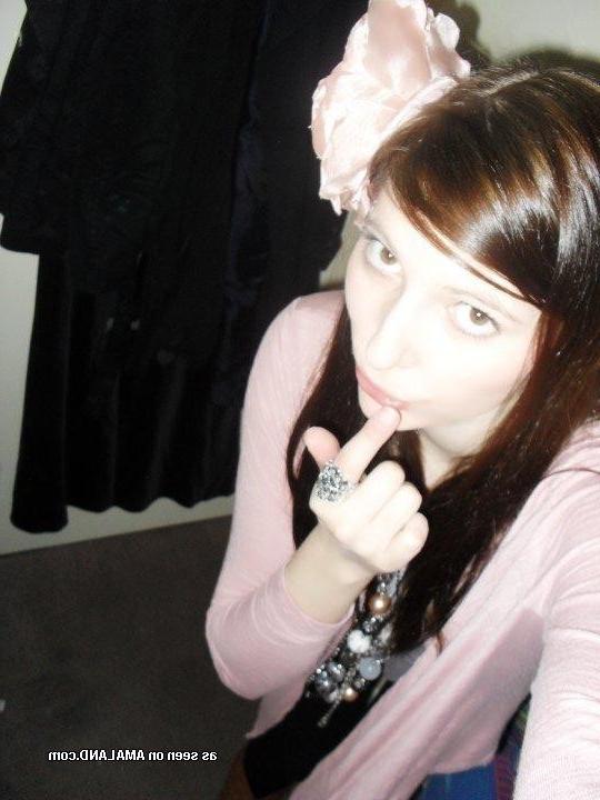 14P Sexy non-nude self-shooting brunette party girl