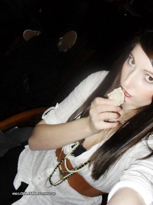 14P Sexy non-nude self-shooting brunette party girl