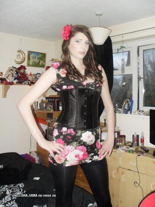 14P Sexy non-nude self-shooting brunette party girl