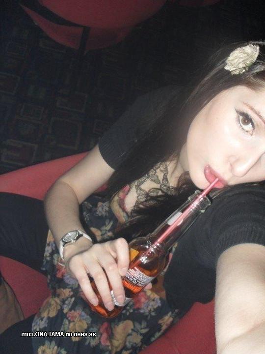 14P Sexy non-nude self-shooting brunette party girl