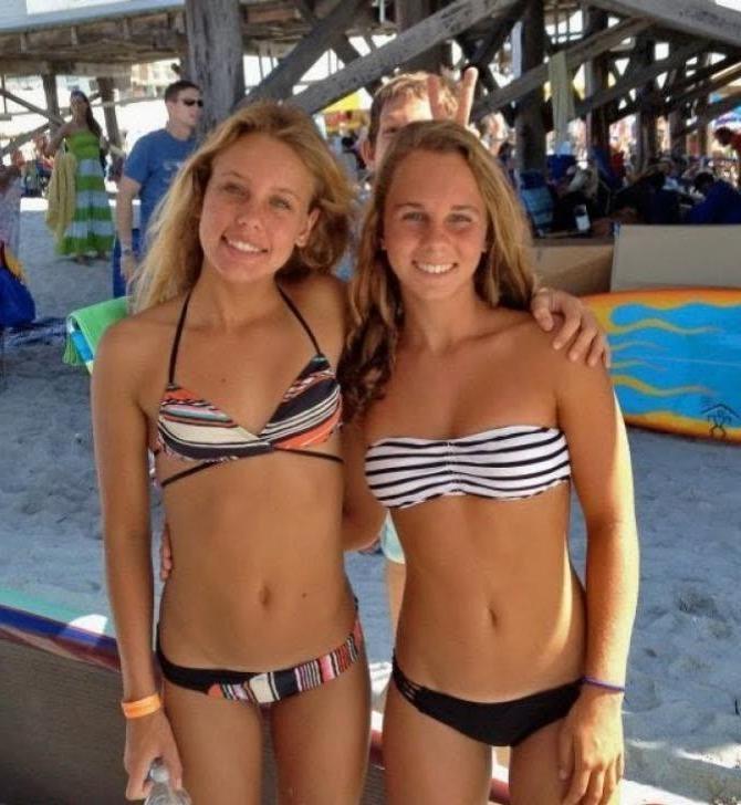 10P Girlfriends show their fine bodies while posing in bikinis