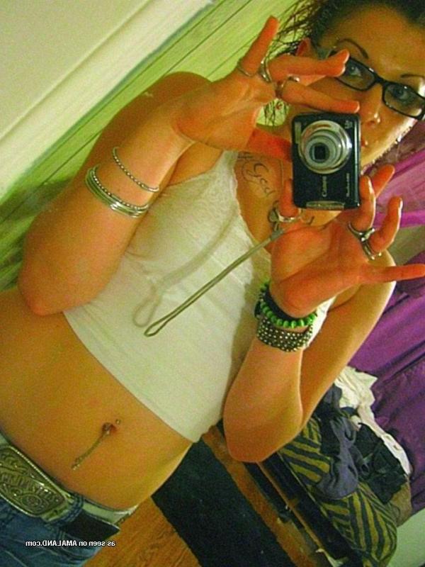 7P Collection of a sexy non-nude babe camwhoring