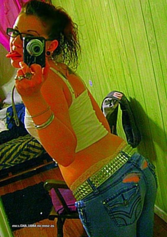 7P Collection of a sexy non-nude babe camwhoring
