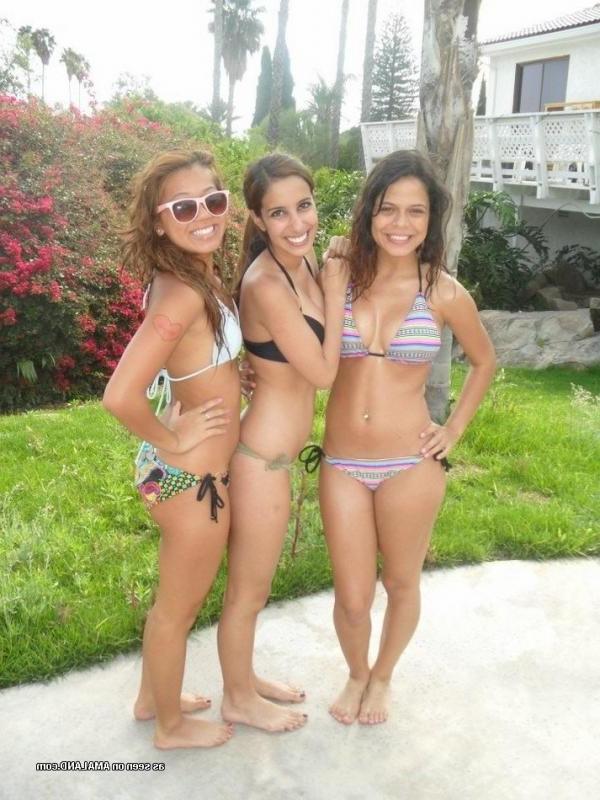 10P Lovely girlfriends posing sexy in non-nude pictures