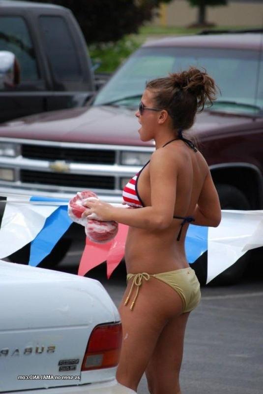 10P Gallery of sexy bikini car wash babes strutting their stuff
