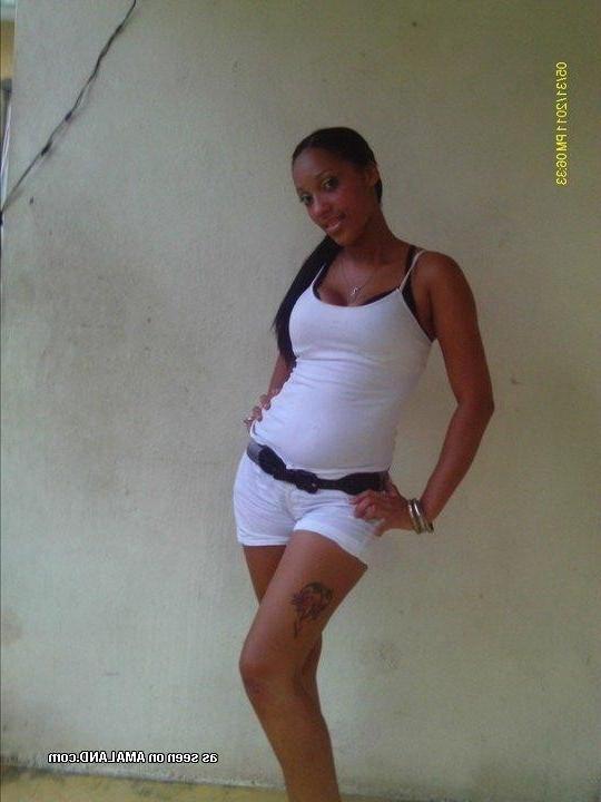 10P Sexy amateur non-nude chicks posing for their BFs