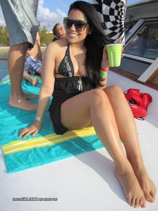 10P Sexy amateur non-nude chicks posing for their BFs