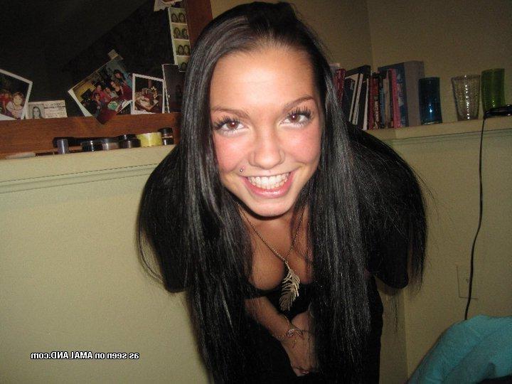 10P Sexy amateur non-nude chicks posing for their BFs