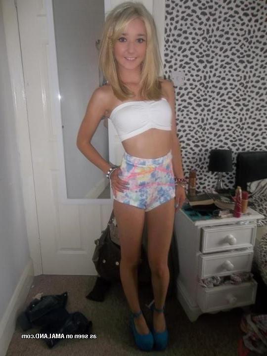 10P Gallery of naughty non-nude teens in sexy clothes