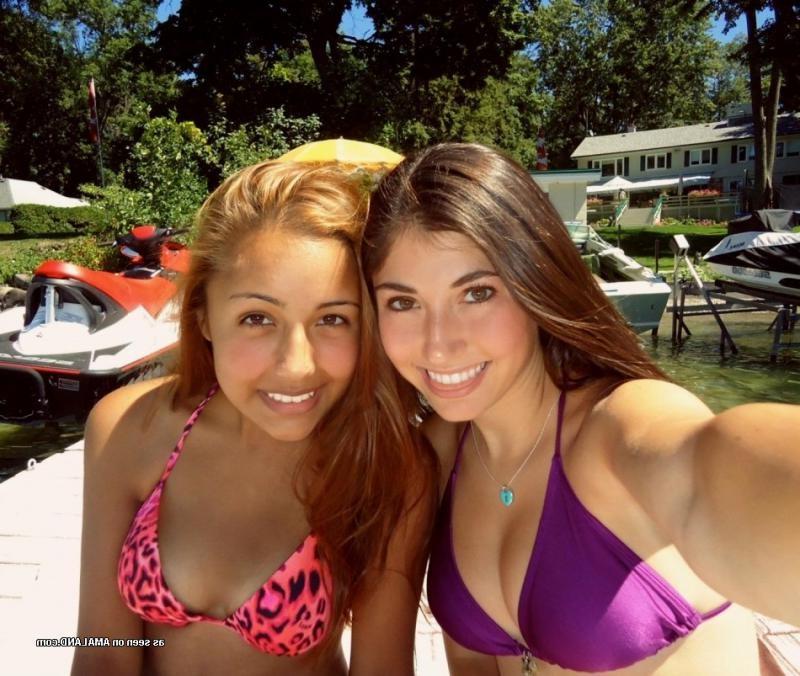 10P Gallery of sexy non-nude chicks posing on cam