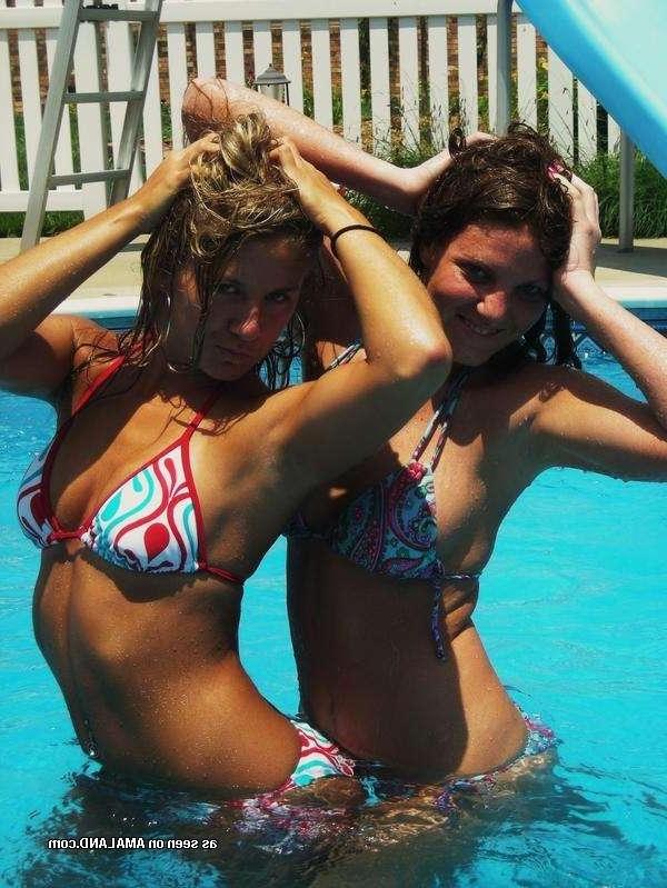 10P Hot amateur babes teasing and posing in bikinis