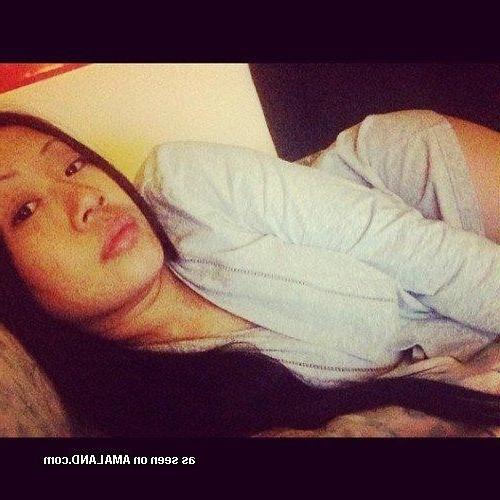 10P Selection of sexy non-nude babes selfshooting for their BFs