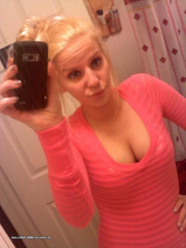 10P Collection of a naughty non-nude babe selfshooting