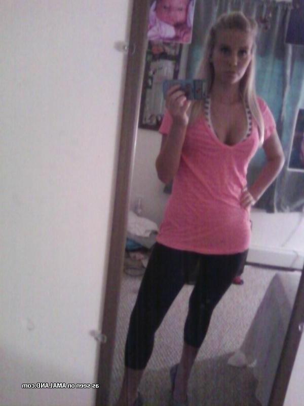 10P Collection of a naughty non-nude babe selfshooting
