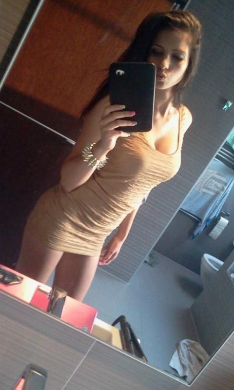 14P Gorgeous busty hottie being a tease on cam while posing