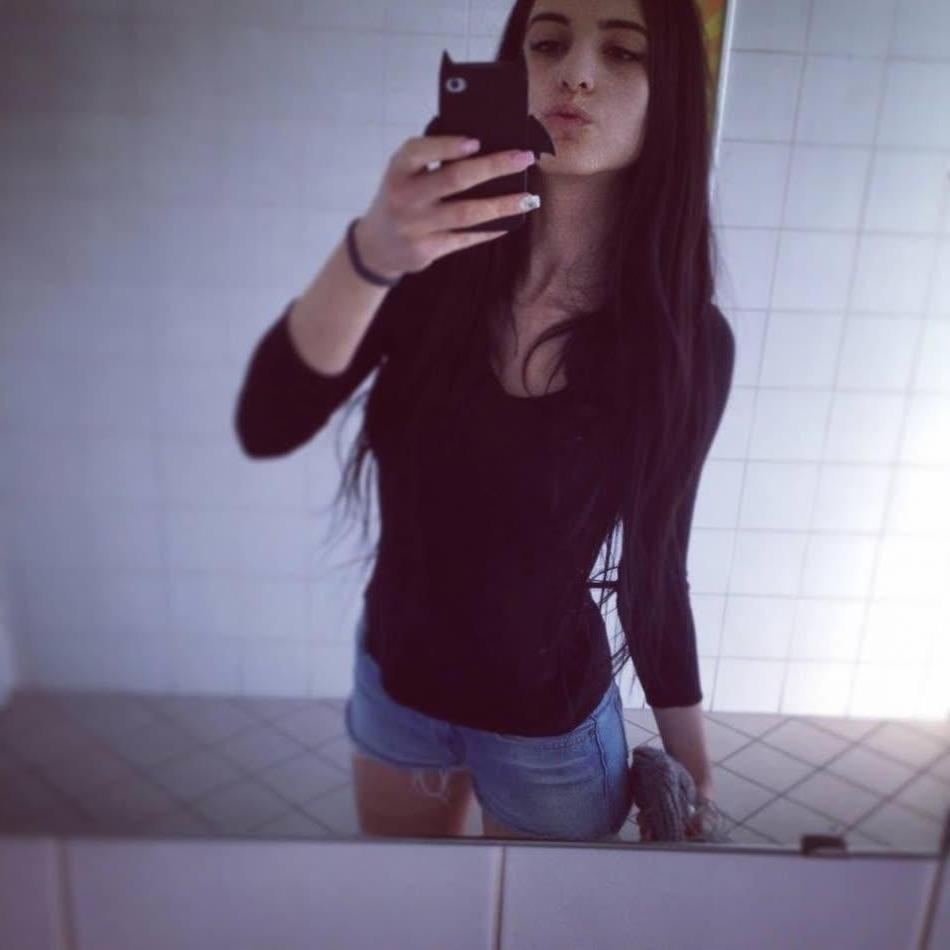 14P Gorgeous busty hottie being a tease on cam while posing
