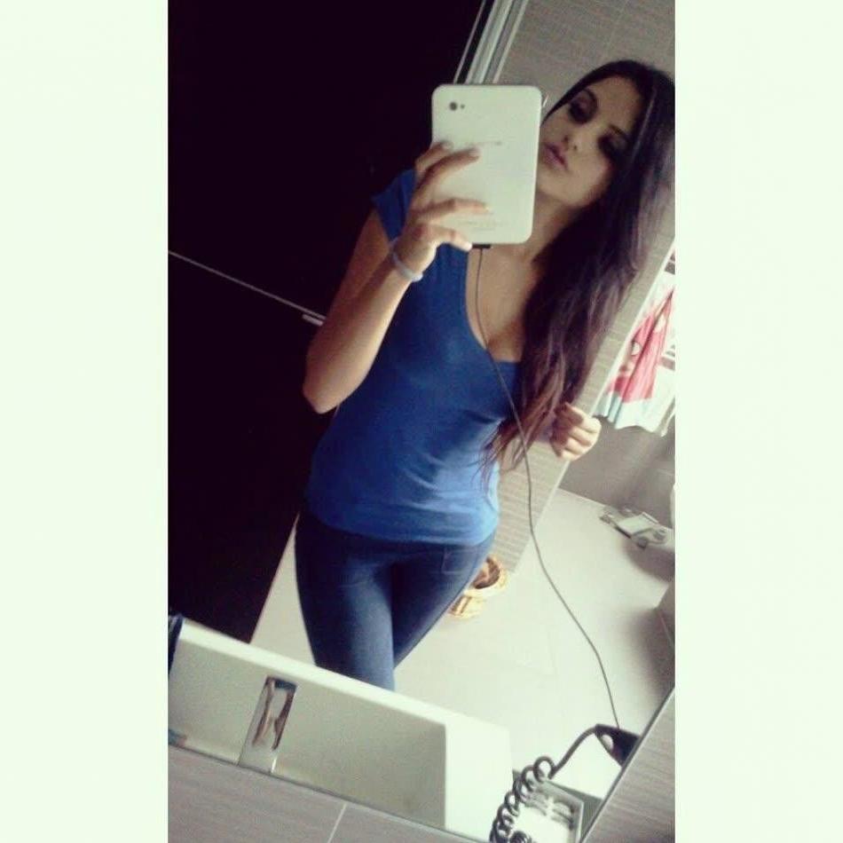 14P Gorgeous busty hottie being a tease on cam while posing