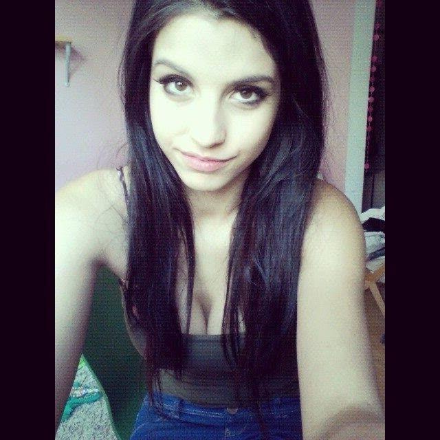 14P Gorgeous busty hottie being a tease on cam while posing