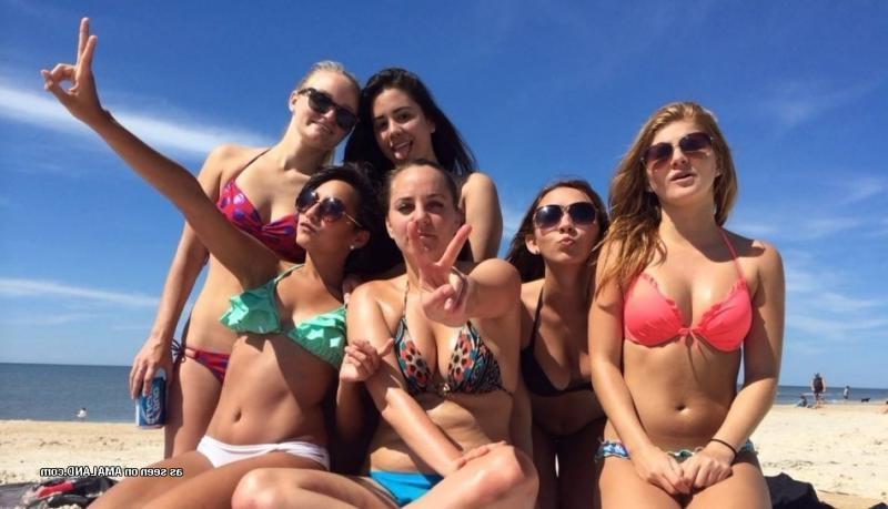 14P Amateur bikini-clad chicks posing sexy on cam
