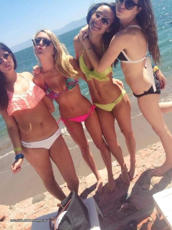 14P Amateur bikini-clad chicks posing sexy on cam