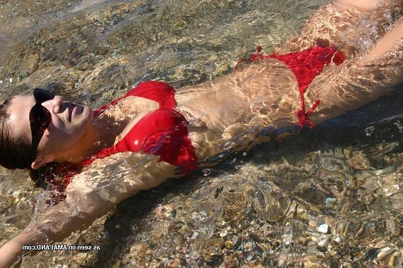 10P Amateur slim chick posing in her red bikini outdoors