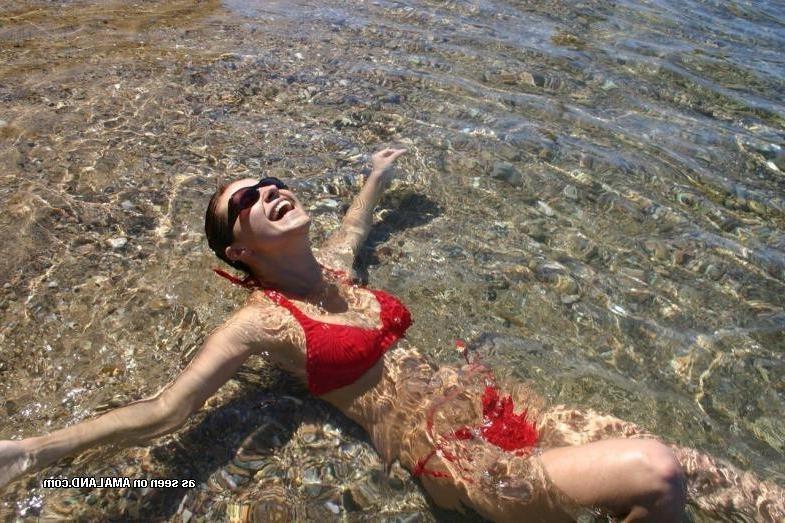 10P Amateur slim chick posing in her red bikini outdoors