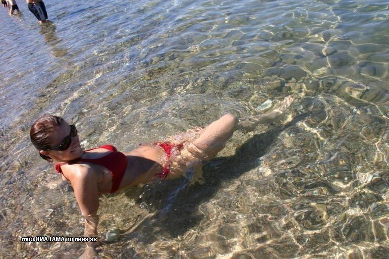 10P Amateur slim chick posing in her red bikini outdoors