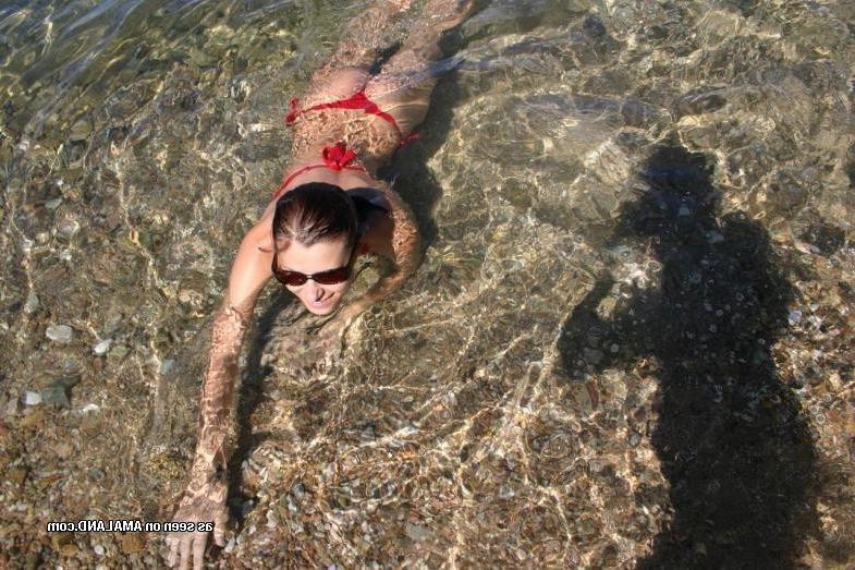10P Amateur slim chick posing in her red bikini outdoors
