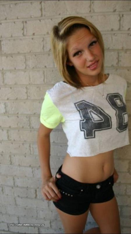 10P Hot amateur non-nude girlfriends posing for the cam