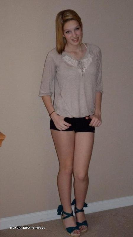 10P Hot amateur non-nude girlfriends posing for the cam