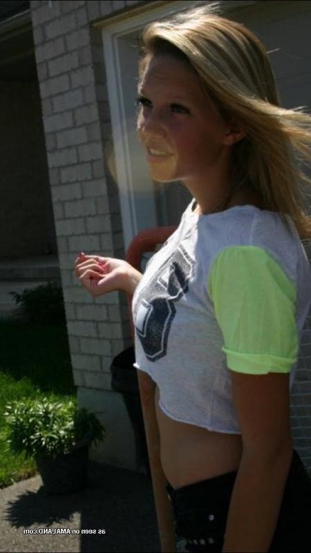 10P Hot amateur non-nude girlfriends posing for the cam