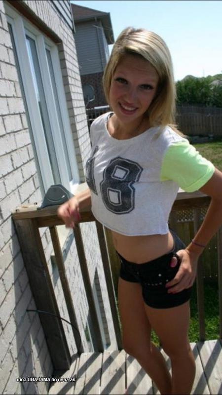 10P Hot amateur non-nude girlfriends posing for the cam