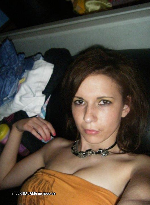 10P Hot amateur non-nude girlfriends posing for the cam