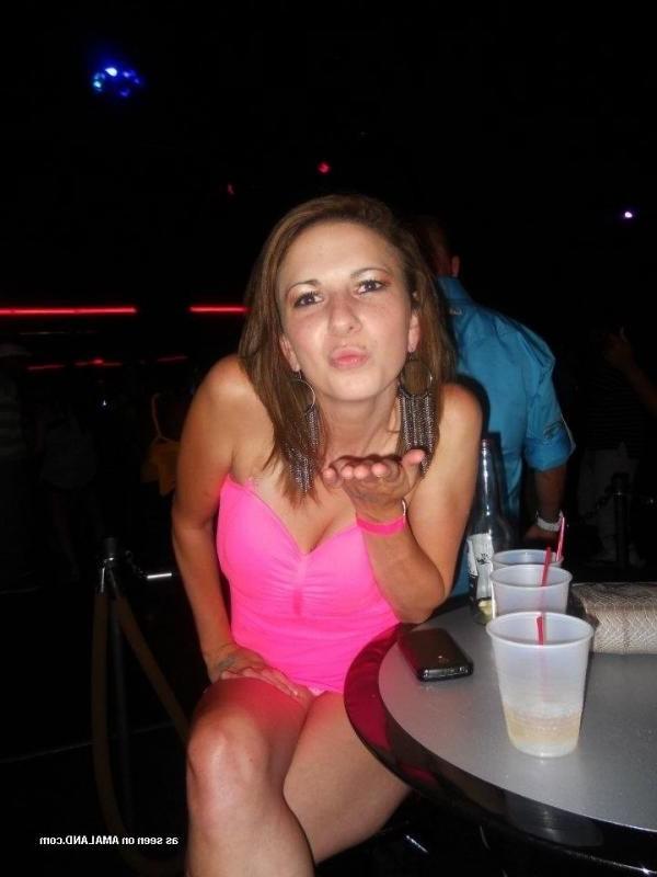 10P Hot amateur non-nude girlfriends posing for the cam