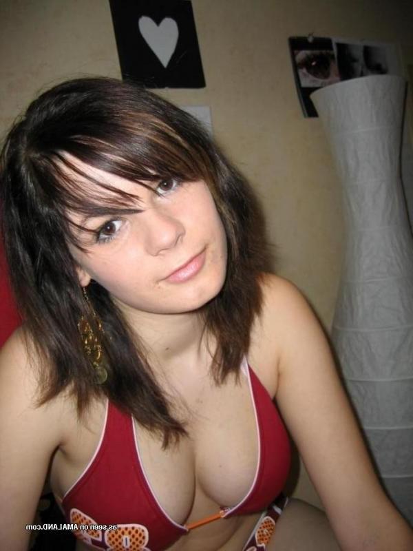 14P Sexy amateur non-nude girlfriends posing