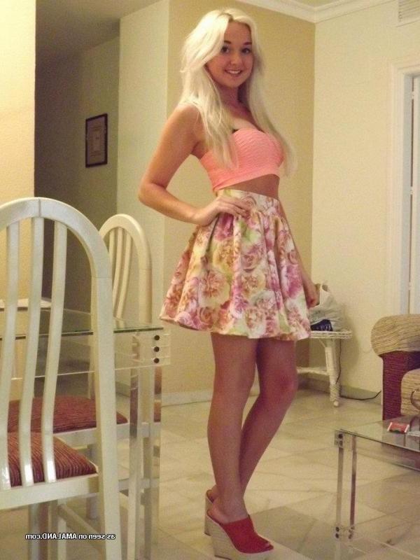 14P Sexy amateur non-nude girlfriends posing