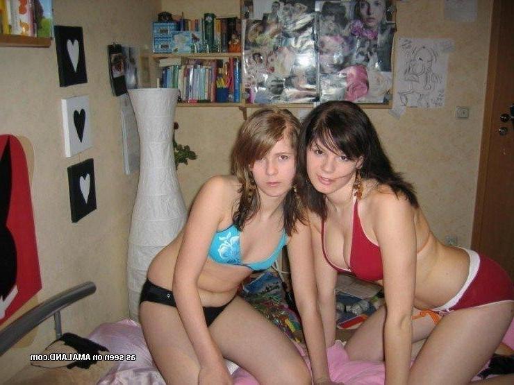 14P Sexy amateur non-nude girlfriends posing