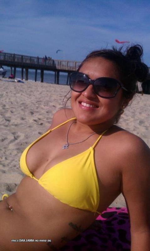 14P Sexy amateur babes posing in non-nude selfpics