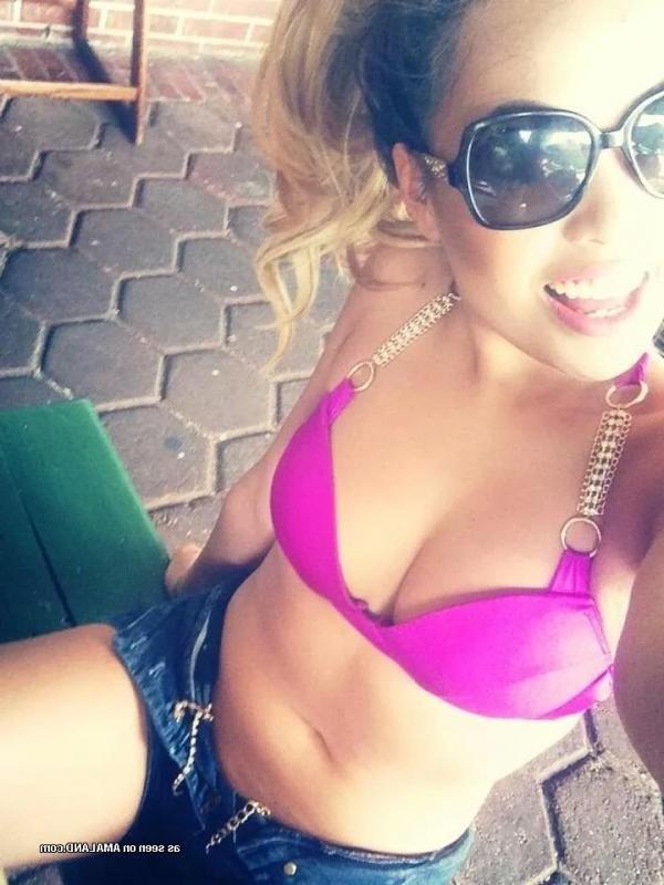 10P Big-tittied Asian babe showing off her sexy body