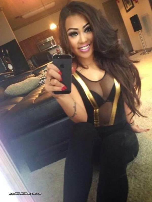 10P Big-tittied Asian babe showing off her sexy body
