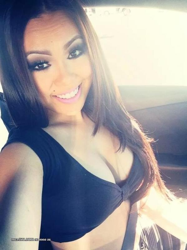 10P Big-tittied Asian babe showing off her sexy body