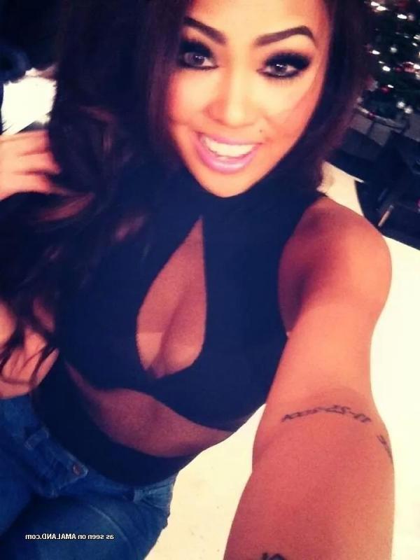 10P Big-tittied Asian babe showing off her sexy body