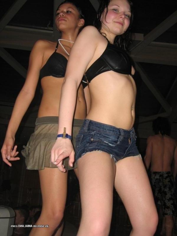 14P Selection of hot non-nude girlfriends posing sexy on cam
