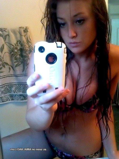 14P Selection of hot non-nude girlfriends posing sexy on cam